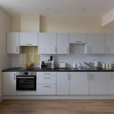 Hereford City Centre - Apartment 7, Isabella House - Modern Apartment In The Heart Of The City - Sleeps 2 Guests - Hosted By Rentmyhouse エクステリア 写真